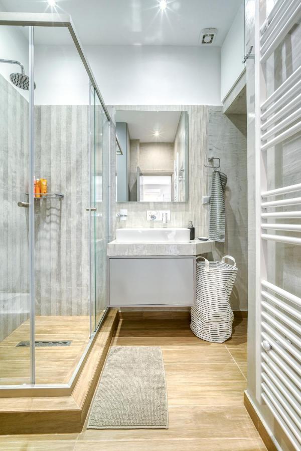 Stylish, Sunny New 2 Bedroom, Prime Central Athens Luaran gambar