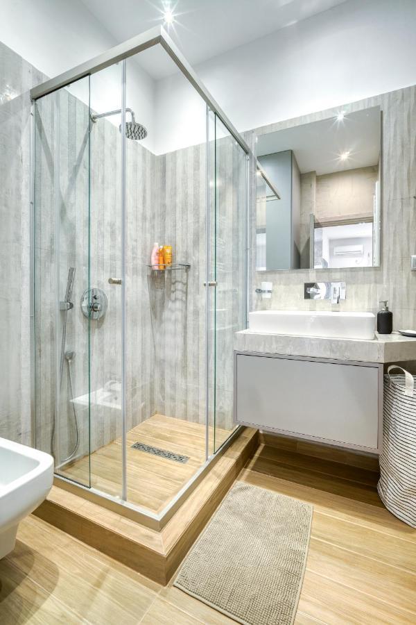 Stylish, Sunny New 2 Bedroom, Prime Central Athens Luaran gambar